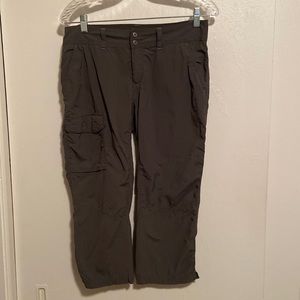 Columbia Omni-Shade Olive Green Nylon Capris